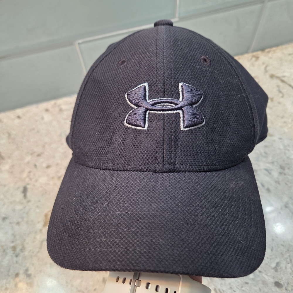 Under Armour Blitzing Black Stretch Fit Curved Brim Hat Youth S/M